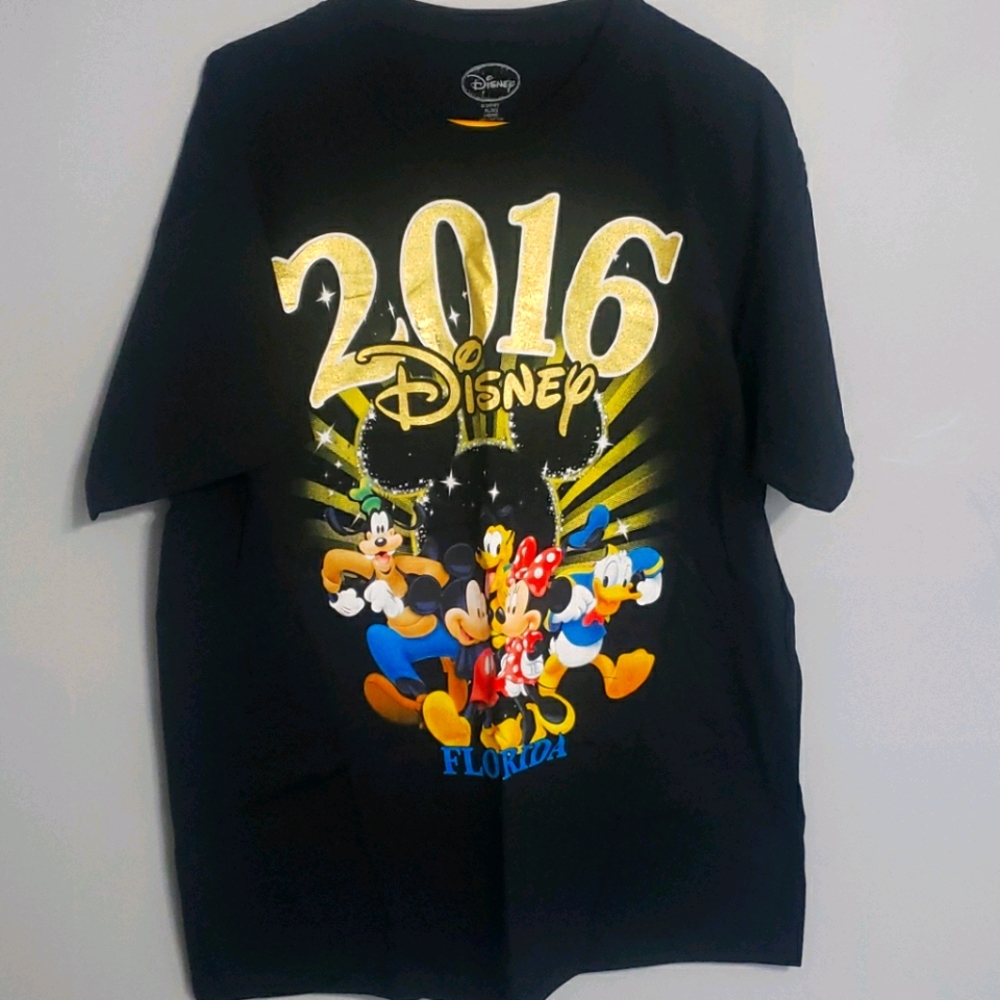 Disney shirt XL